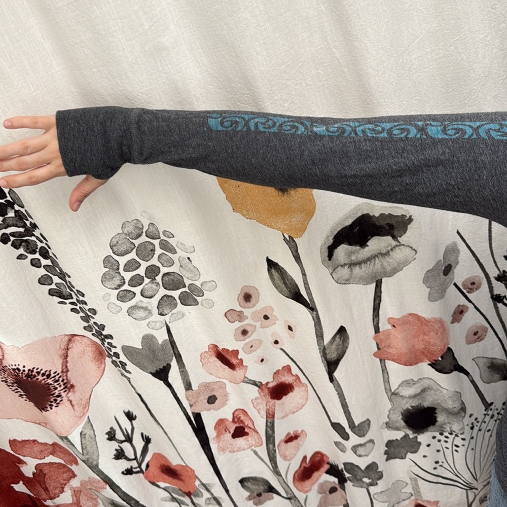 Women’s Crazy Shirts Grey Hawaiian Turtle Print Sweatshirt. Size S - Picture 5 of 13